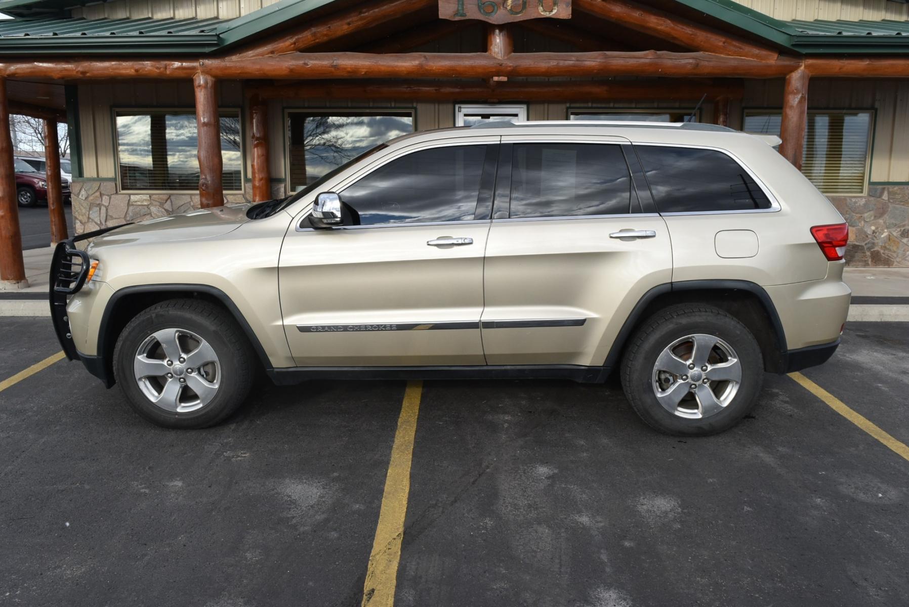 2011 Gold /Tan Jeep Grand Cherokee Limited (1J4RR5GT9BC) with an 5.7L HEMI V-8 engine, 5-Speed Automatic transmission, located at 1600 E Hwy 44, Rapid City, SD, 57703, (605) 716-7878, 44.070232, -103.171410 - Photo #3